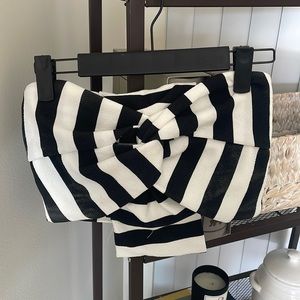 Black and white crop top